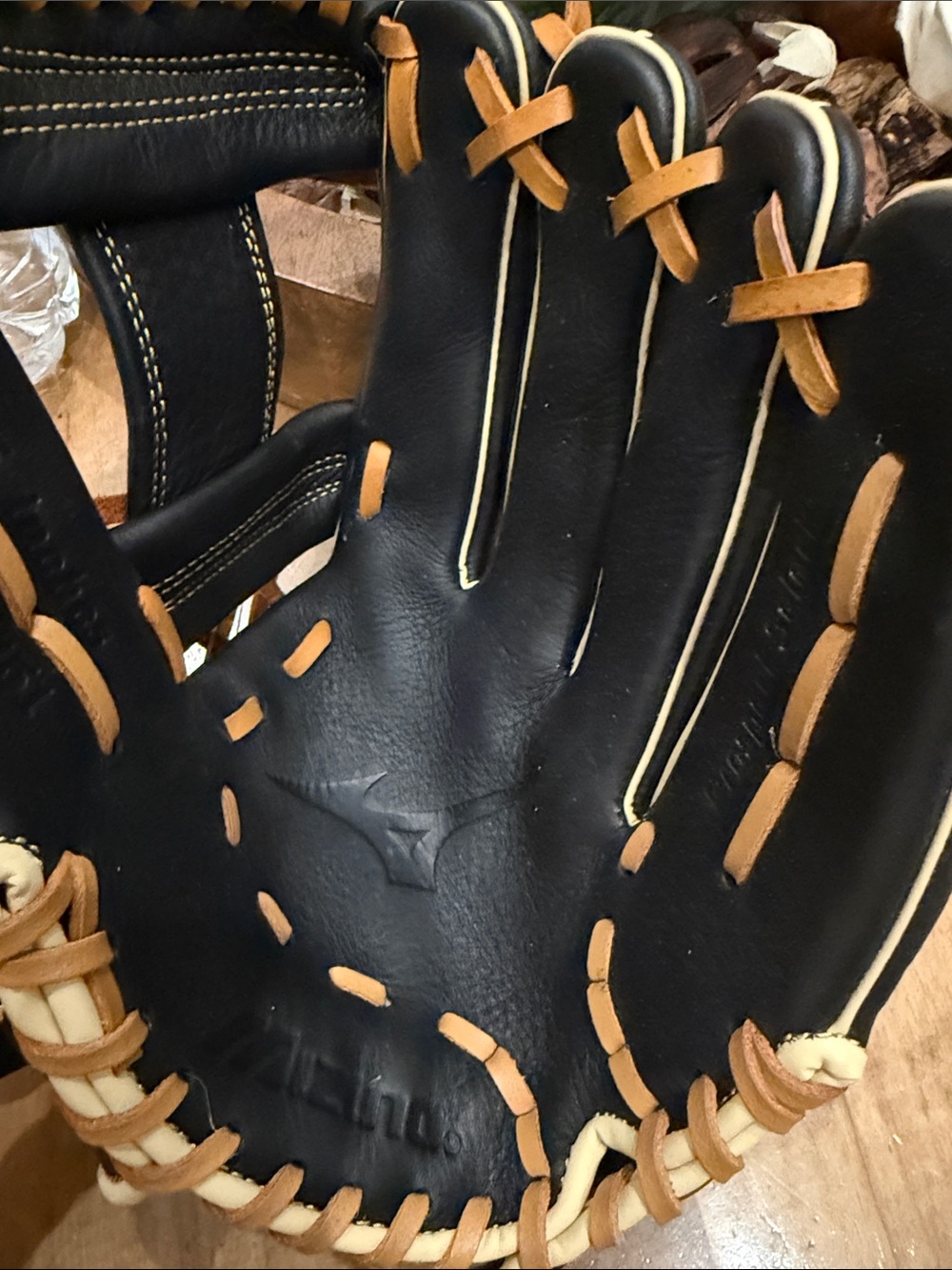 Mizuno Black and Tan Youth Baseball Glove - Picture 4 of 5